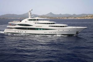 MY Lady Christine (68m / 224ft, Feadship)